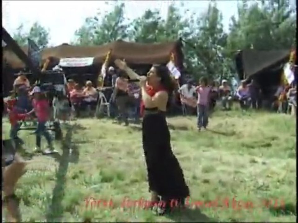 Ümran Özdemir Aziziye köyü Elmaçukuru yaylası yörük şöleninindeki müthiş çoşkusu.