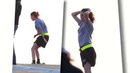 Kristen Stewart prend ses jambes à son cou