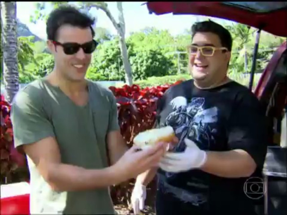 André Marques e Ana Furtado servem cachorro quente no Projac