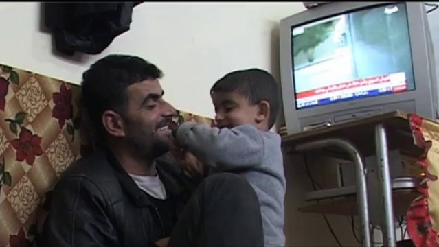 Machta Hammoud (Liban) 06/02/2012 L enfant syrien et son père © LTL News