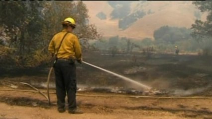 Mountain fire continues to blaze through CA