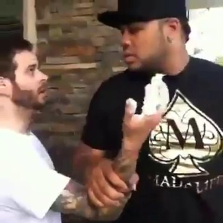 Blague avec de la mousse à raser qui tourne mal!