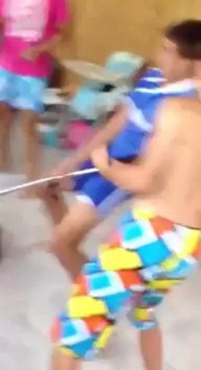 Break a window with a punching ball : EPIC FAIL!