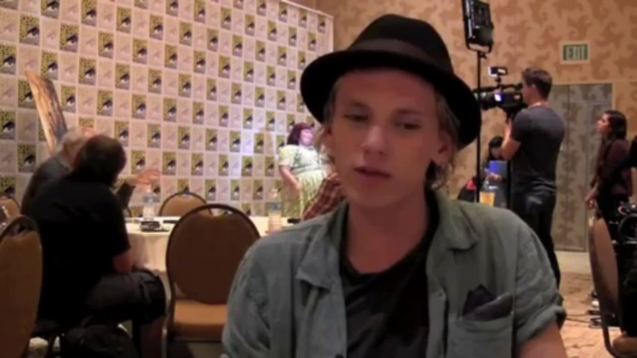 Джейми Кэмпбелл упоминает Роба в своем интервью на Комик-Кон 2013