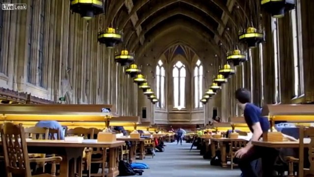 Des pétards dans une bibliothèque aux USA - Evacuation en mode attentats et grosse crise !!