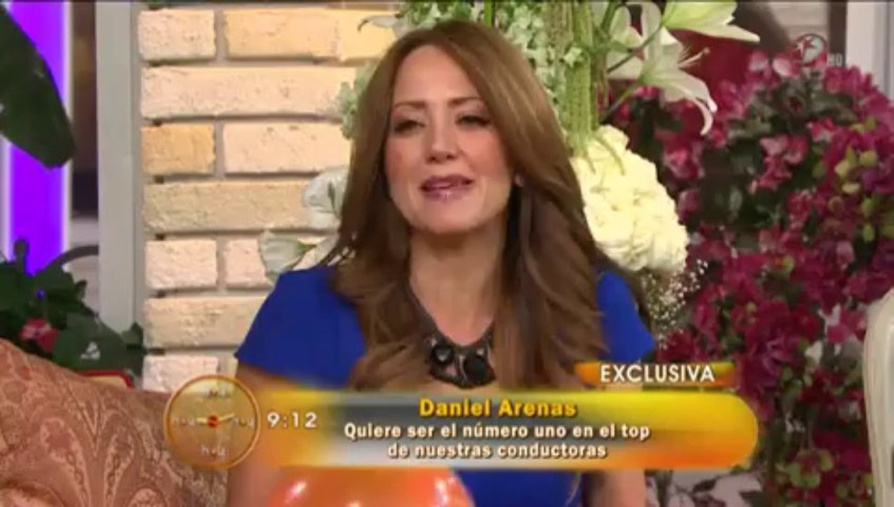 Daniel Arenas se divierte con los mensajes de Twitter