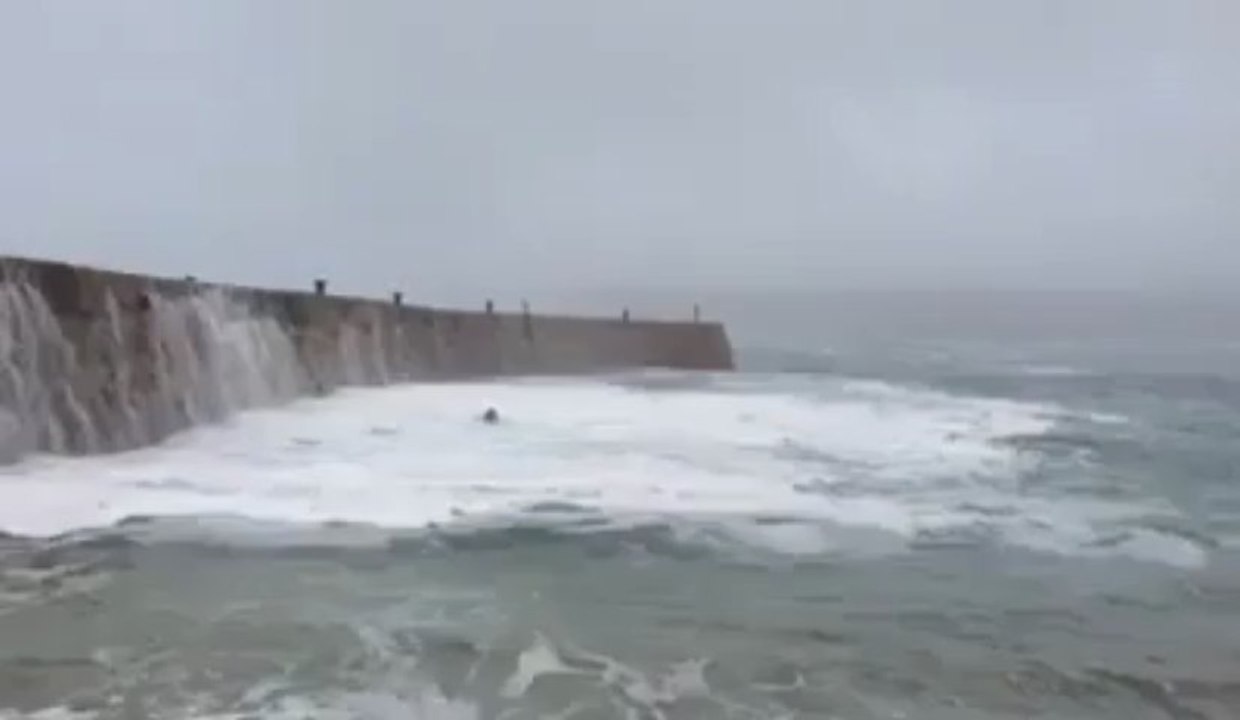 plage salé la houle أمواج بحر سلا العاتية