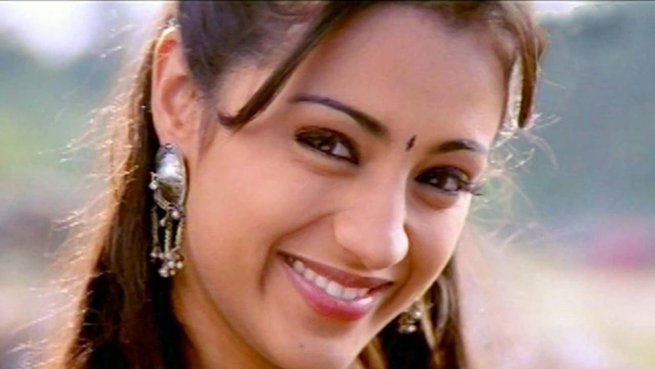 Pournami Songs - Muvvala Navvakala - Prabhas Trisha and Charmi