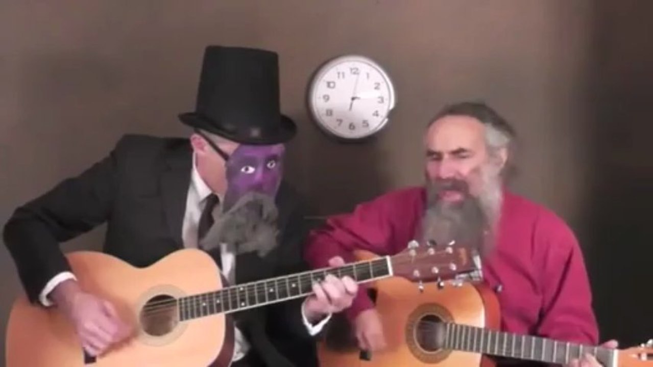 Comedian guitarists play rockabilly blues