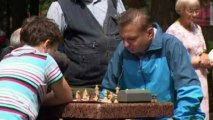 Amateur chess players take on Ukranian Grandmaster in Kiev