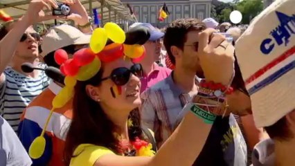 Belgium: thousands gather for first glimpse of new King...