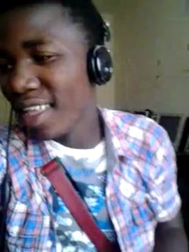 elvis boss de paname gros freestyle dans une HLM avec un gros TIMIDE PTNN