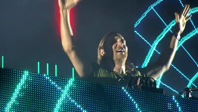 David Guetta, mix sur la plage du festival Electrobeach 2013