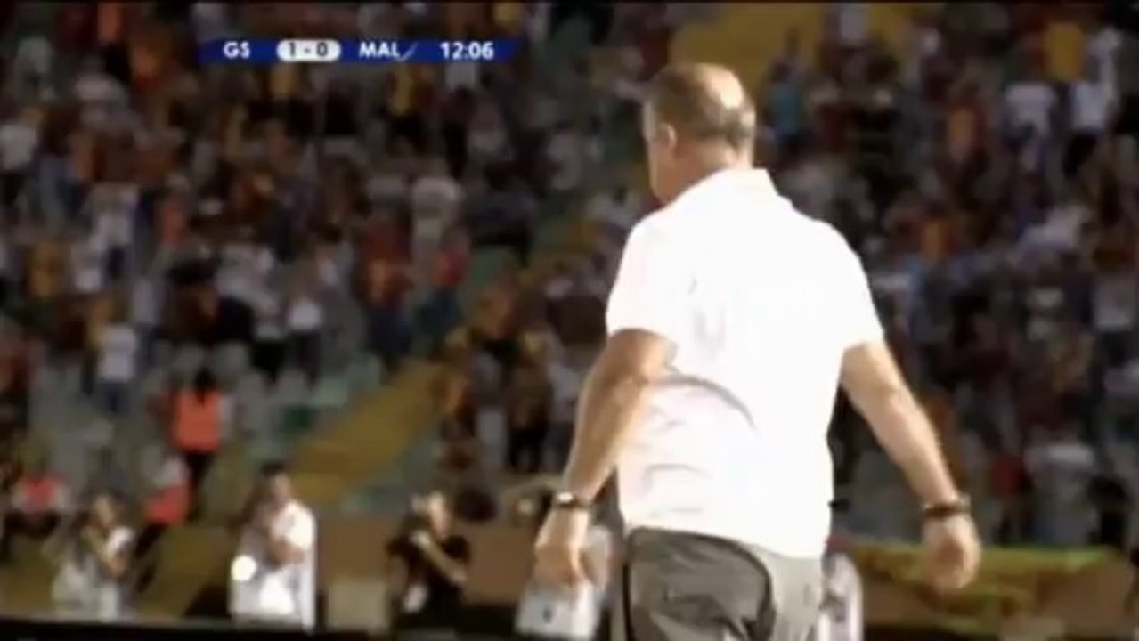 Aus vollem Lauf! Sneijder machts von der Strafraumgrenze