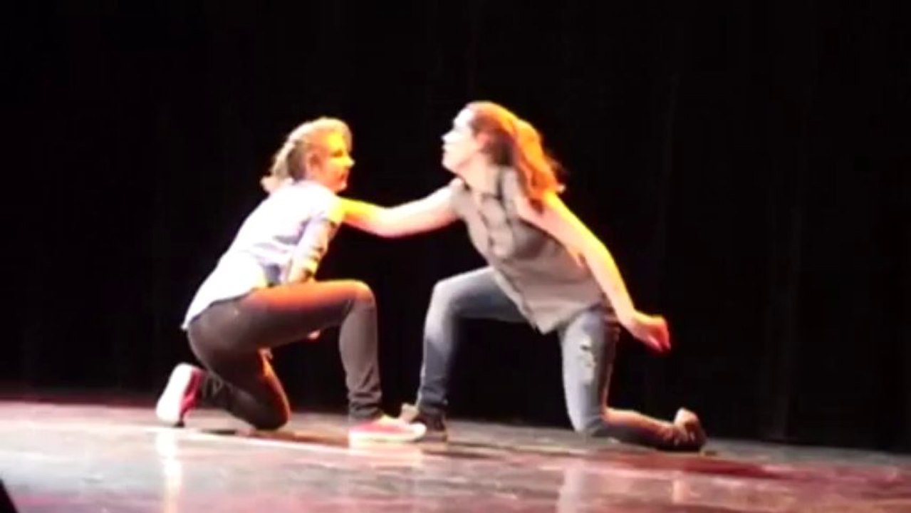 Danse contemporaine "A corps perdu", par Bérengère Gschaid et Garance Gabard (Avril 2013)