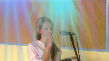 "pourquoi elle" . Création d'une chanson en classe de 3ème avec Juliette au collège Puy de d'Alon à Souillac