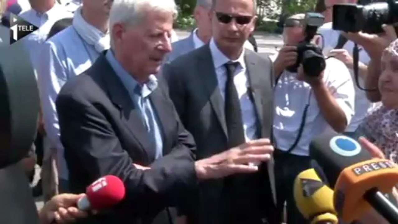 Manuel Valls interpellé par une habitante de Trappes