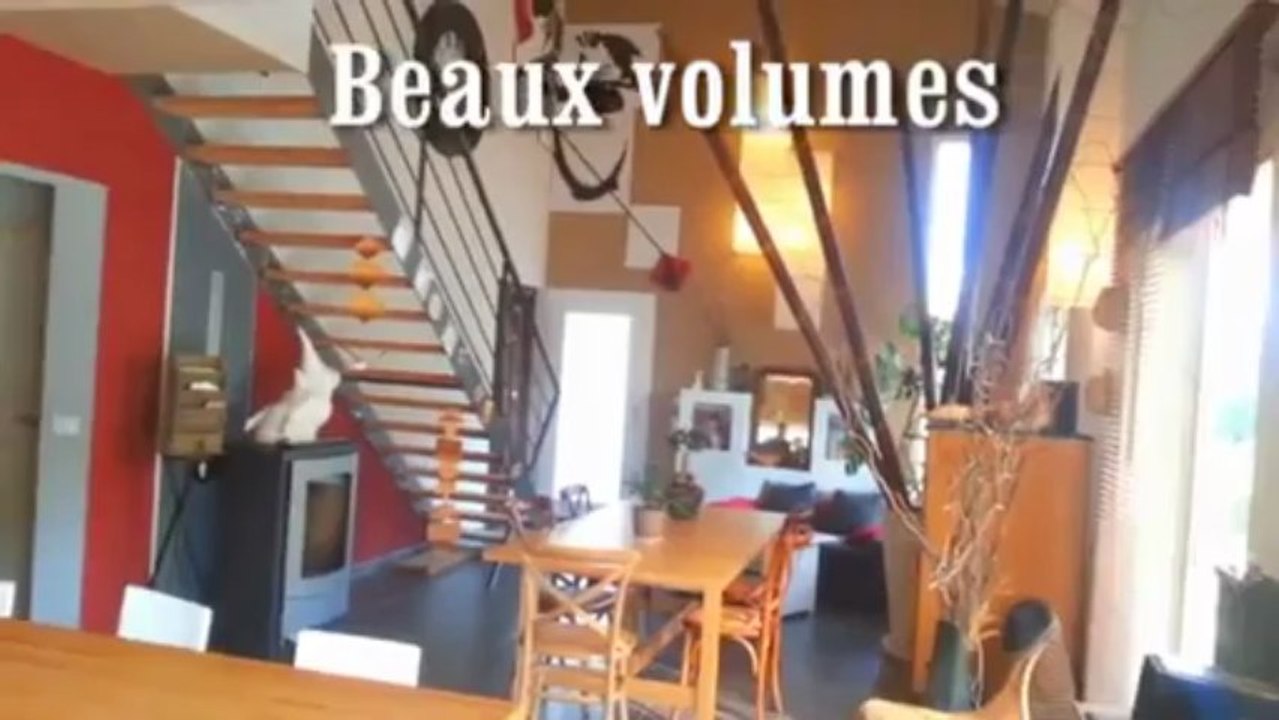 IMMOBILIER LE CASTELLET VENTE VILLA T5 recente et contemporaine avec piscine belles prestations