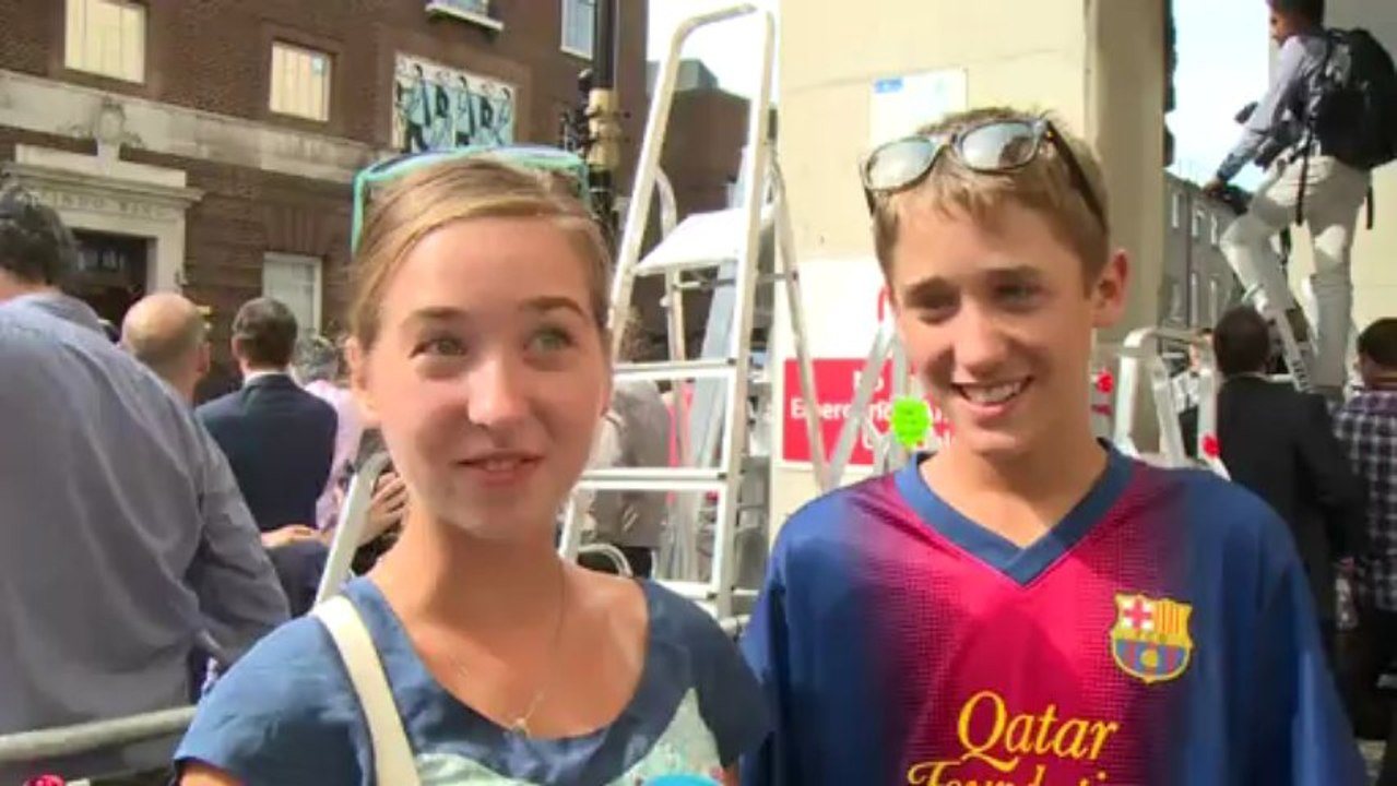 Bébé royal: les journalistes attendent devant la maternité