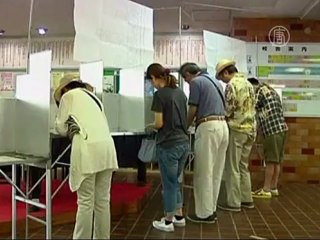 Победу партии премьера Японии встретили осторожно