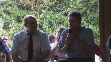 Aveyron : Stéphane Le Foll visite un élevage de veau de l'Aveyron et du Ségala