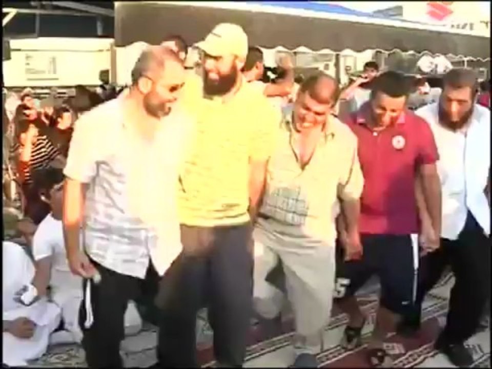 الشيخ الوهابي القرد احمد الاسير يرقص  ولنعم بهيك شيخ خخ