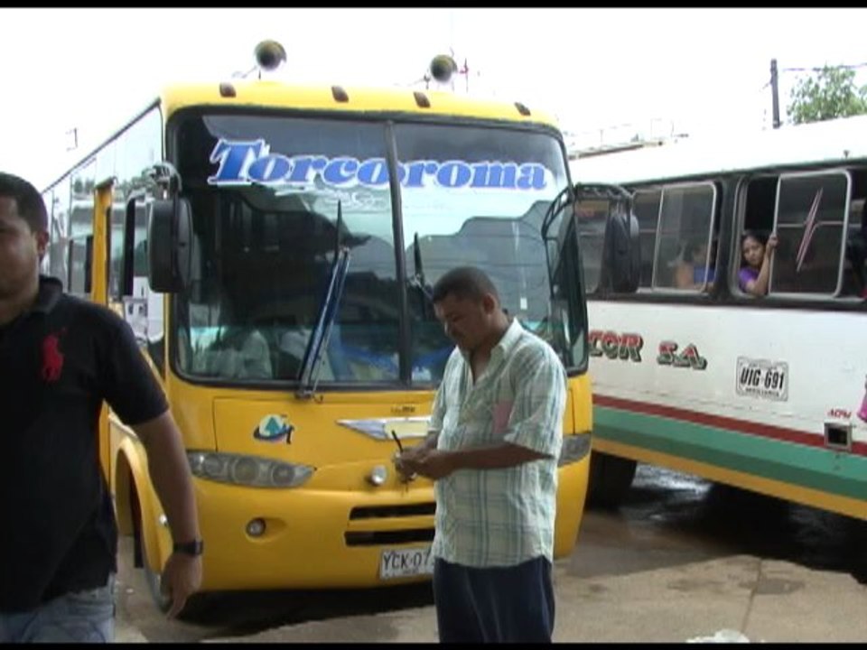 Desde el pasado 17 de julio están estacionados en la terminal de transportes de Montelíbano a causa del paro minero
