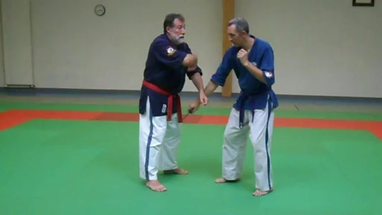 Naihanchi contre couteau