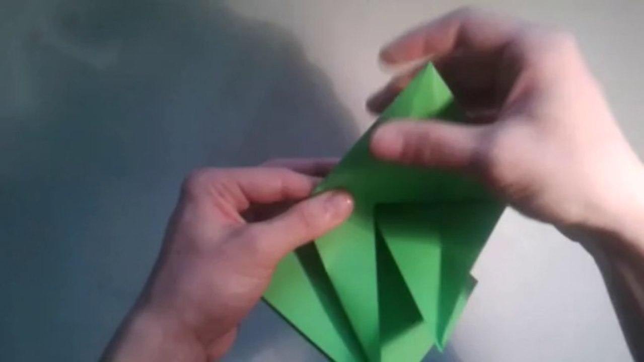 Como hacer un dinosaurio de papel sencillo (Velociraptor)