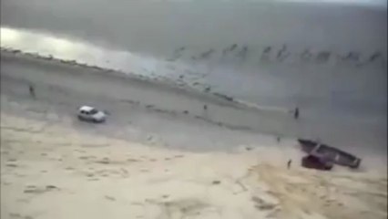 Extrême capoeira sur une montagne de sable