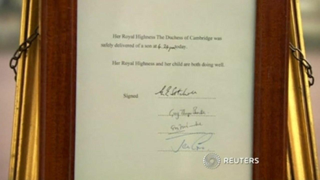 Bulletin displayed at Buckingham Palace announces royal birth