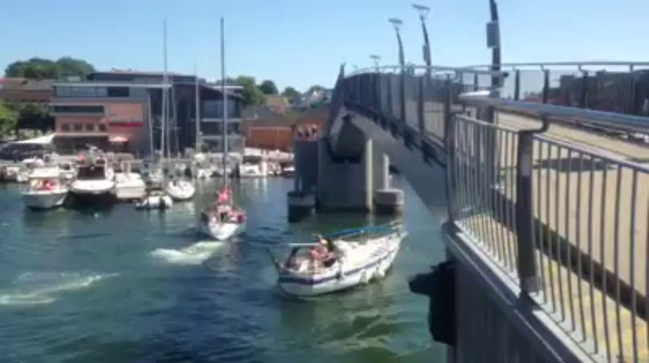 Voilier vs Pont levant