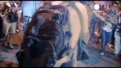 Papa in Brasile: scontri a Rio, trovata bomba...