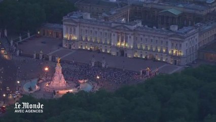 Le Royaume-Uni célèbre la naissance du "royal baby"