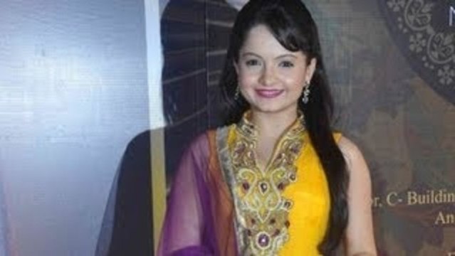 Giaa Manek From Jeannie Aur Juju @ 2013 Boroplus Gold Awards