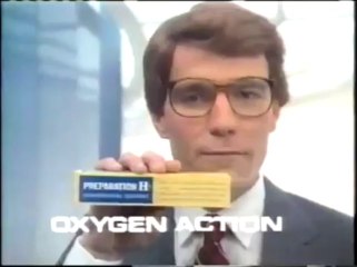 Bryan Cranston de Breaking Bad dans une pub pour une crème anti-hémorroïdes