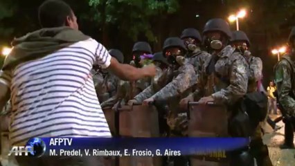 Le pape François accueilli à Rio par une foule en en liesse