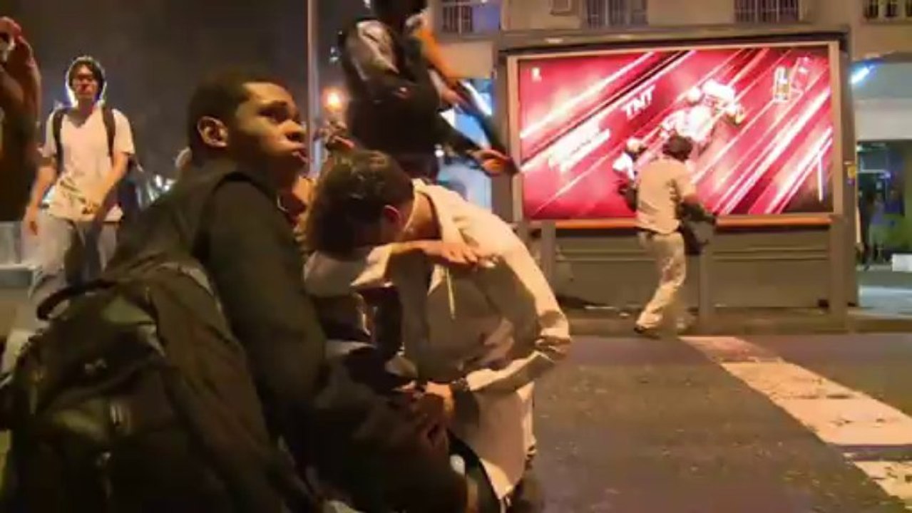 Police, protesters clash in Rio amid pope visit