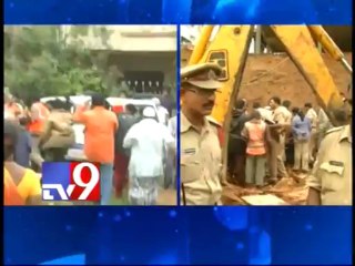 8 killed in wall collapse in Hyderabad - Part 3