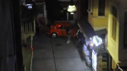 Polisin gözü döndü evin içine gaz bombası attı