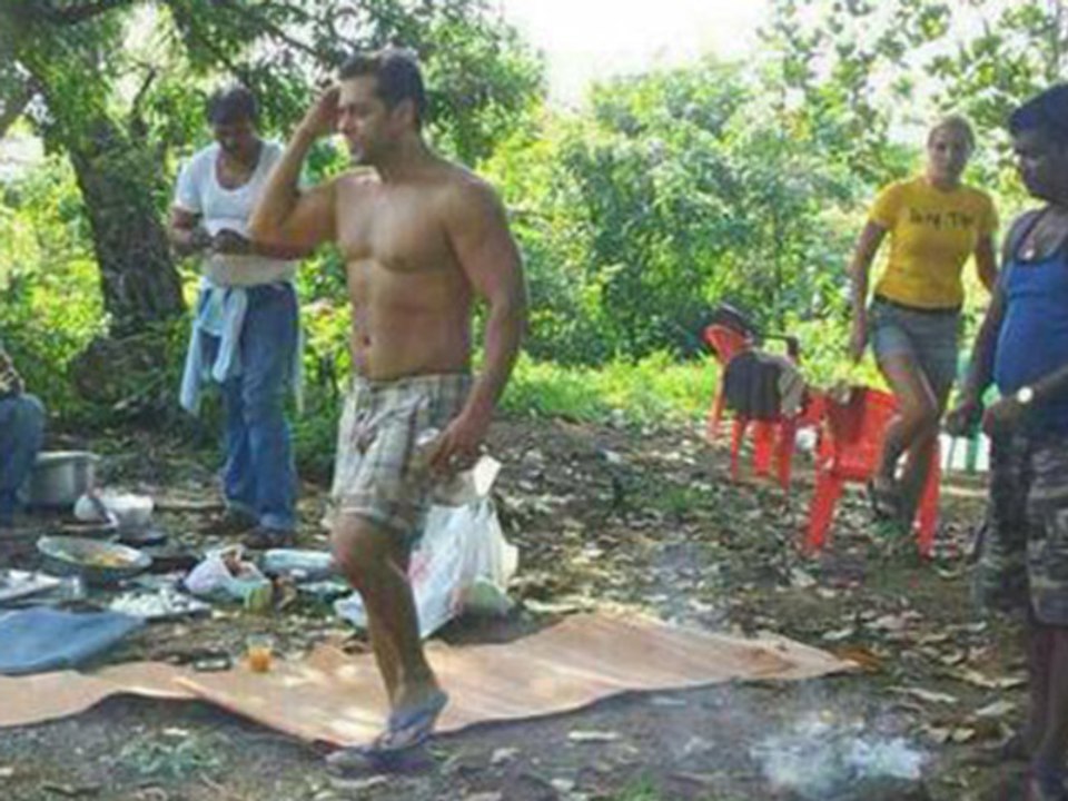Salman Khan And Lulia Vantur Caught In Jungle LEAKED PICTURE