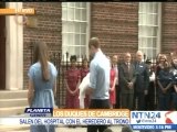 Duques de Cambridge abandonan el hospital con su primer hijo