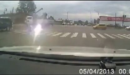 Électrocuté en traversant une voie de tramway!