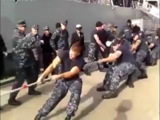 Pulls the rope : US army VS Russian army!