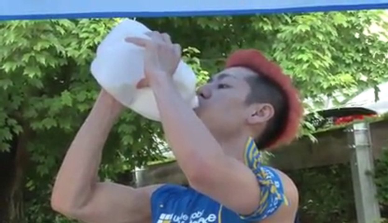 Il tente de boire 3.5 litres de lait en une minute