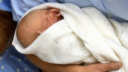 World gets first glimpse at royal baby