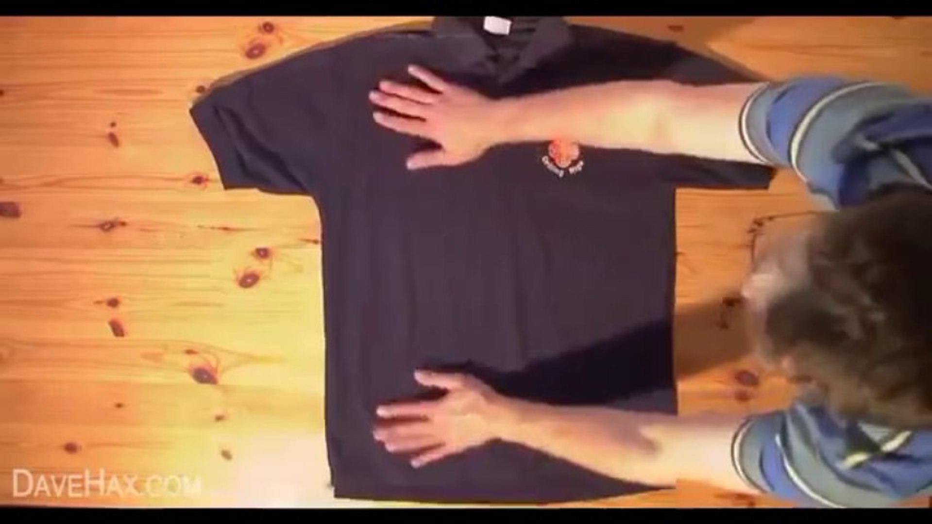 Sadece İki saniyede tişört nasıl katlanır (Mutlaka İzleyin) - Dailymotion  Video