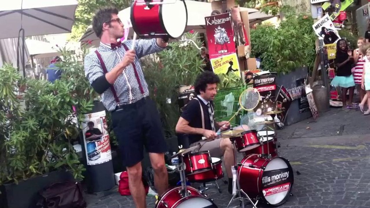 Happening des Fills Monkey pendant le Festival d'Avignon