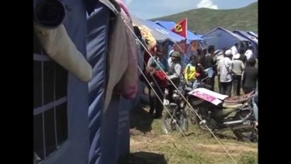 Chinese quake victims moved