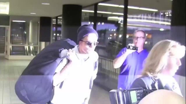 RobPatt 23|07|2013 Прибытие в аэропорт ЛА, из Торонто, после съёмок в фильме Карты к звездам